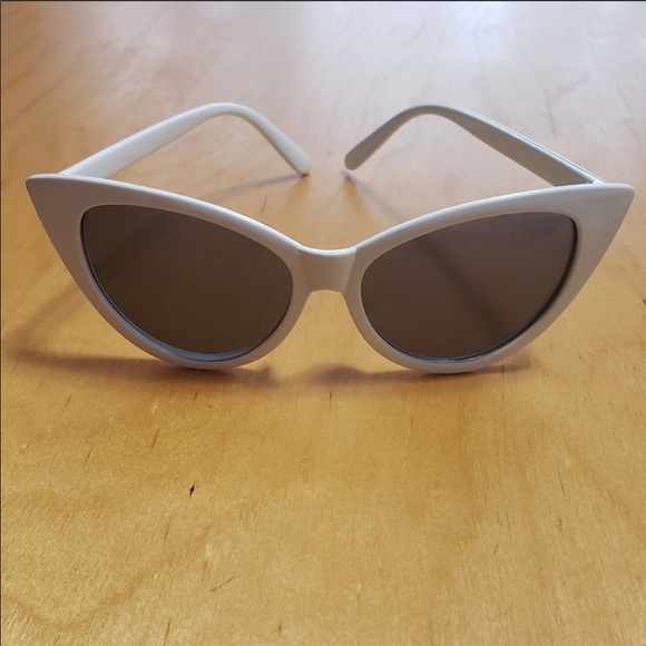 White Cat Eye Sunglasses - Picture 3 of 6